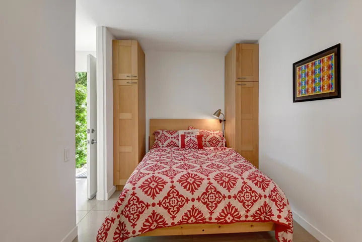BEDROOM HEAD ON.jpg mls