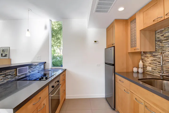 KITCHEN TIGHT.jpg mls
