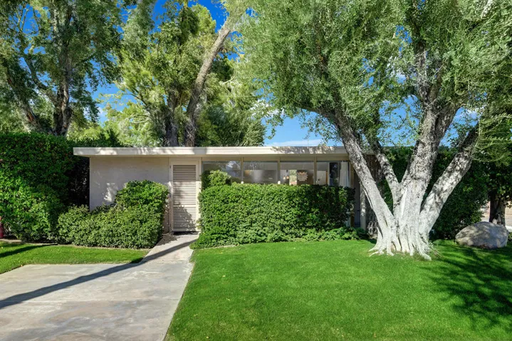 FRONT OF HOME.jpg mls