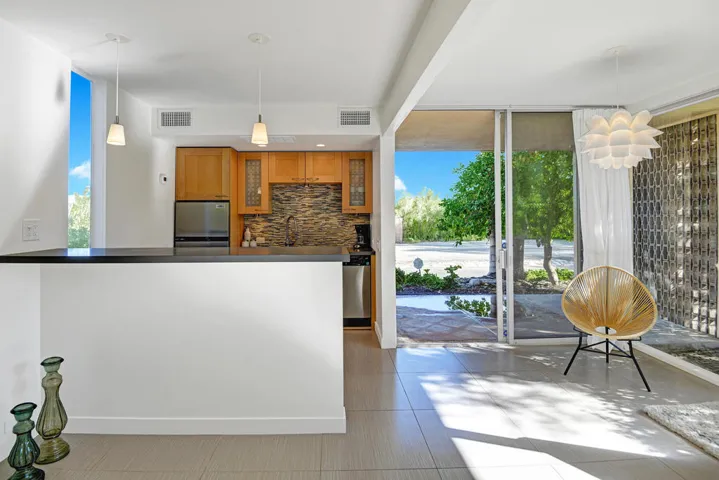 KITCHEN HEAD ON.jpg mls