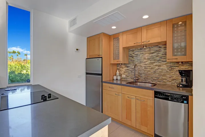 KITCHEN CONTINUED.jpg mls