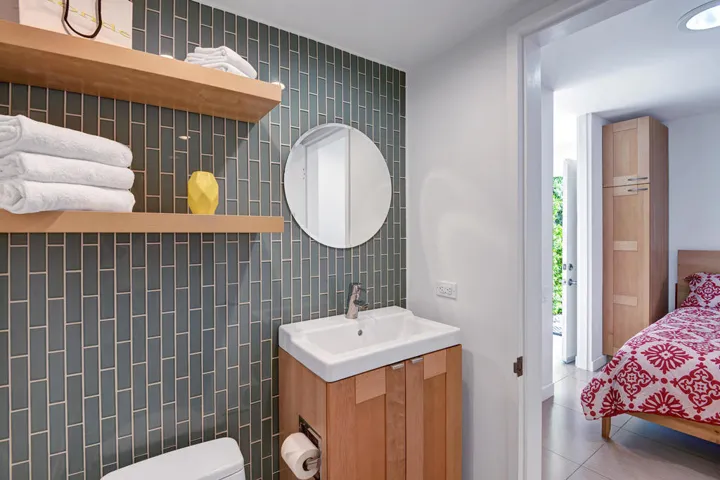 BATHROOM REVERSE.jpg mls
