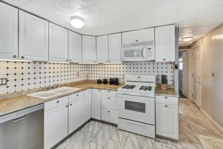 04-51555 Monroe Street 25-4