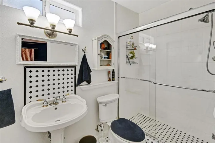 21-51555 Monroe Street 25-21