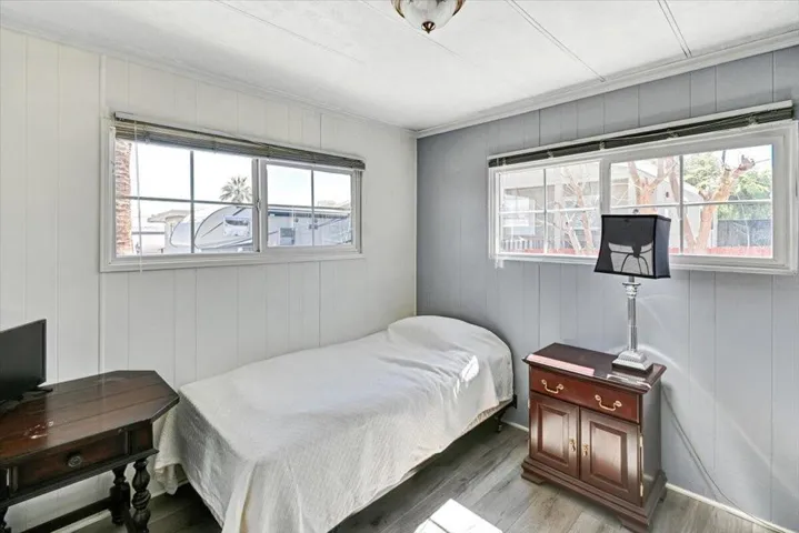 08-51555 Monroe Street 25-8