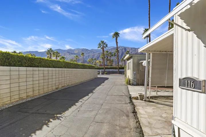 021_Driveway 116 Logenita