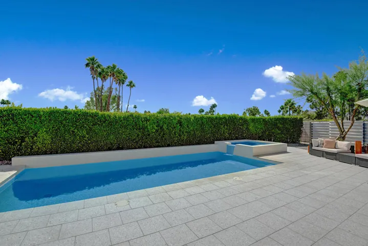 POOL AND SPA YARD MLS