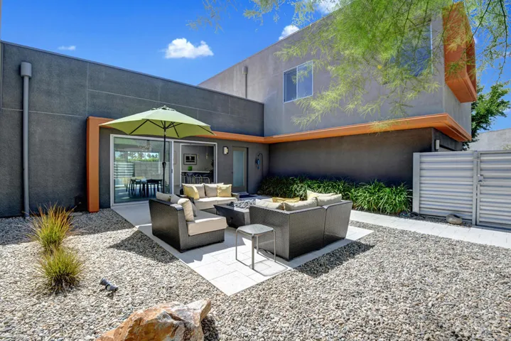 ENTRY COURTYARD ANGLED MLS