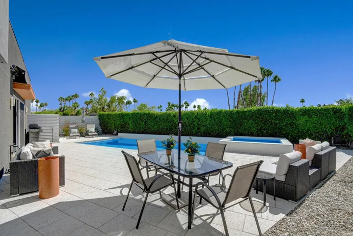 POOL SIDE DINING MLS