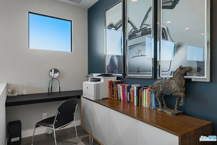 Landing/Office