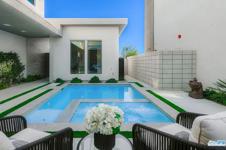 Pool & Casita