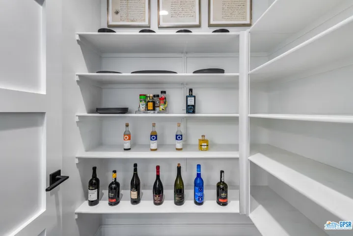 Walk-in Pantry