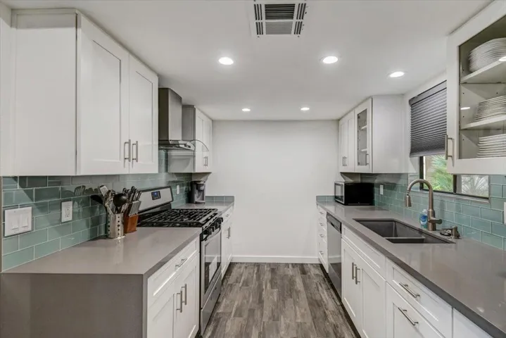 10-2180 South Palm Canyon Drive Unit 33-