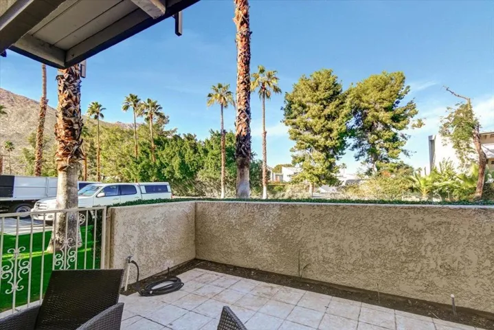 31-2180 South Palm Canyon Drive Unit 33-