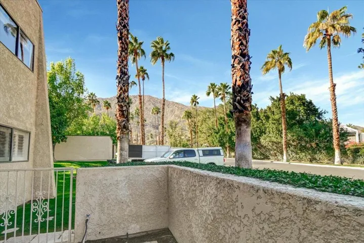 32-2180 South Palm Canyon Drive Unit 33-