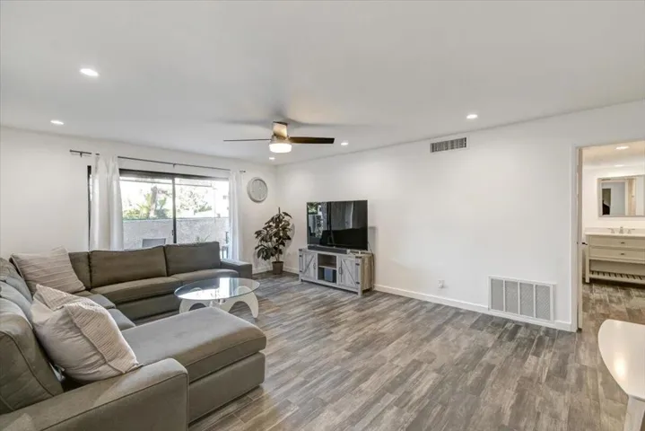 02-2180 South Palm Canyon Drive Unit 33-