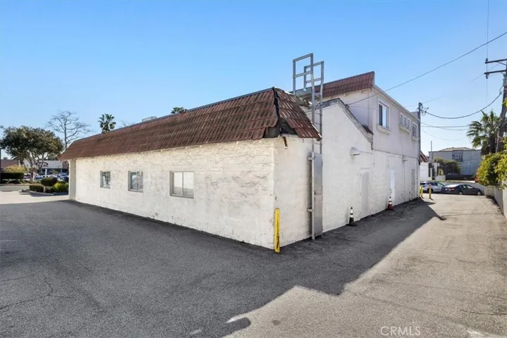 2705 N Sepulveda Boulevard, Manhattan Beach, California 90266
