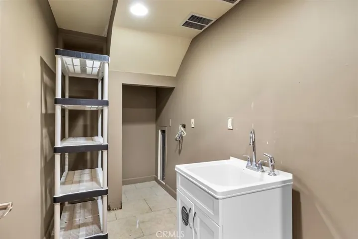 2705 N Sepulveda Boulevard, Manhattan Beach, California 90266