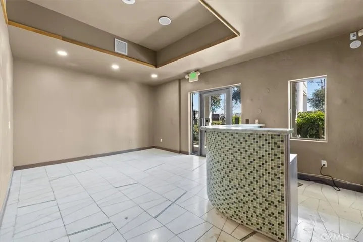 2705 N Sepulveda Boulevard, Manhattan Beach, California 90266