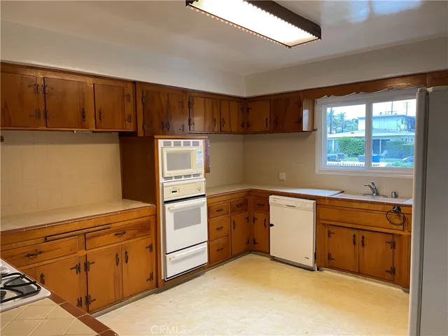 529 Avenue F, Redondo Beach, California 90277