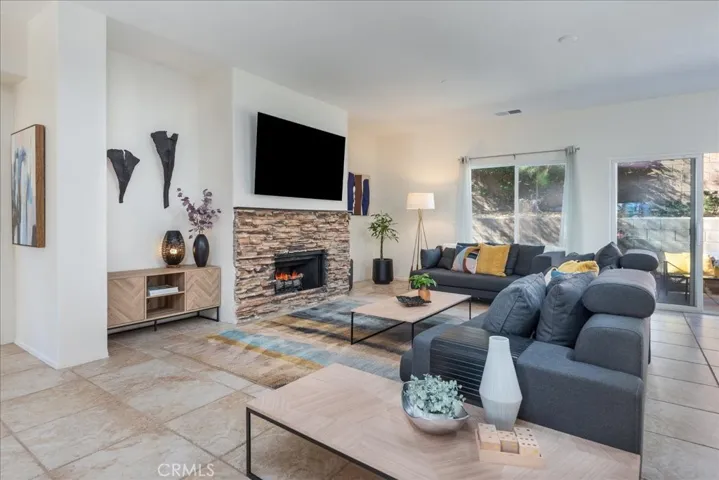 Gas fireplace for those colder, cozy nights.