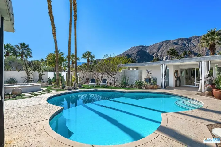 360 N Via Las Palmas, Palm Springs, California 92262
