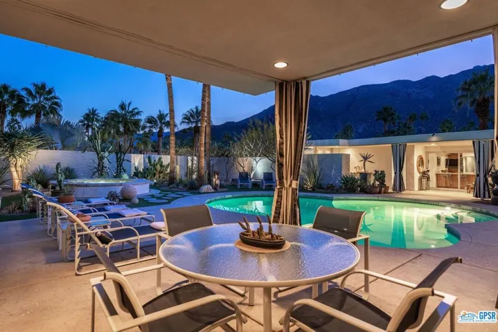 360 N Via Las Palmas, Palm Springs, California 92262