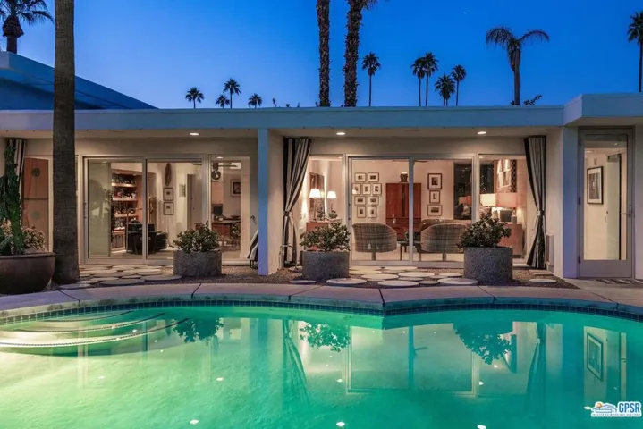 360 N Via Las Palmas, Palm Springs, California 92262