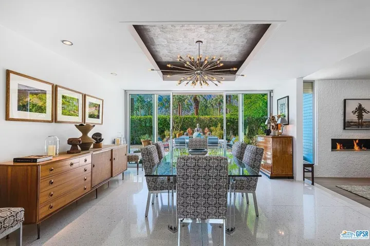 360 N Via Las Palmas, Palm Springs, California 92262