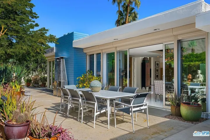 360 N Via Las Palmas, Palm Springs, California 92262
