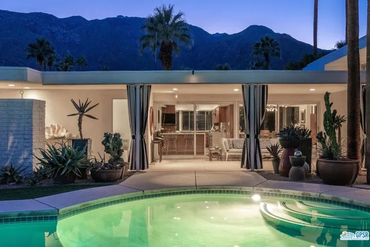 360 N Via Las Palmas, Palm Springs, California 92262