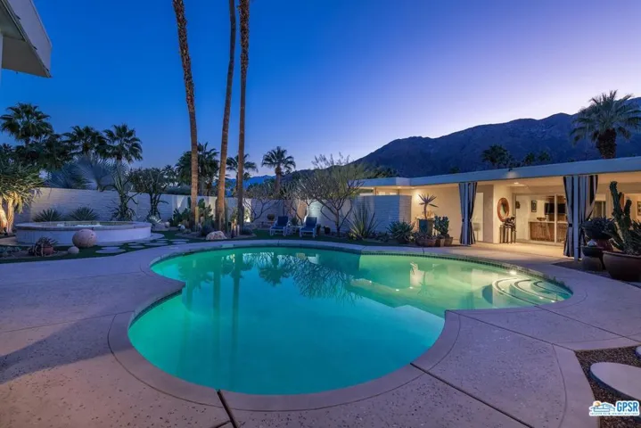 360 N Via Las Palmas, Palm Springs, California 92262