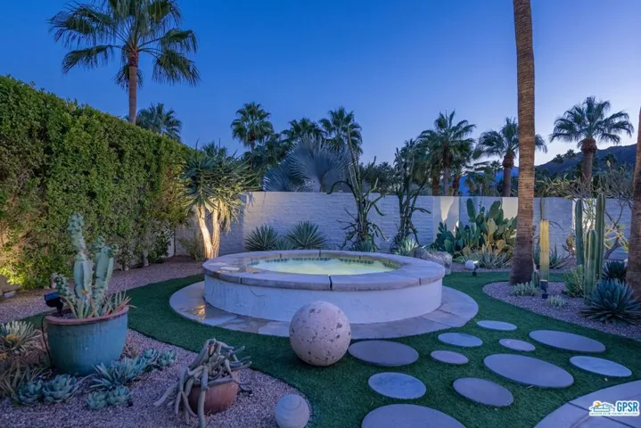 360 N Via Las Palmas, Palm Springs, California 92262