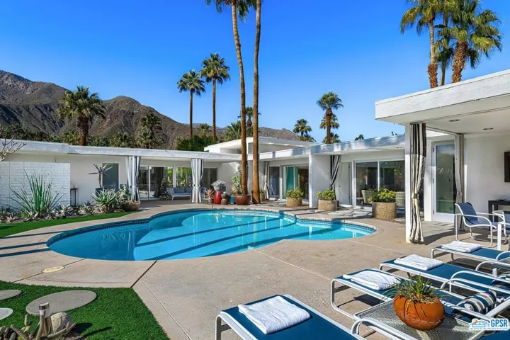 360 N Via Las Palmas, Palm Springs, California 92262