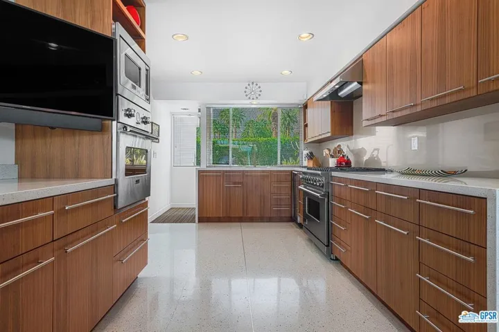 360 N Via Las Palmas, Palm Springs, California 92262