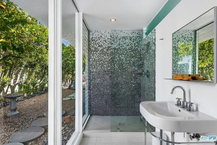 360 N Via Las Palmas, Palm Springs, California 92262