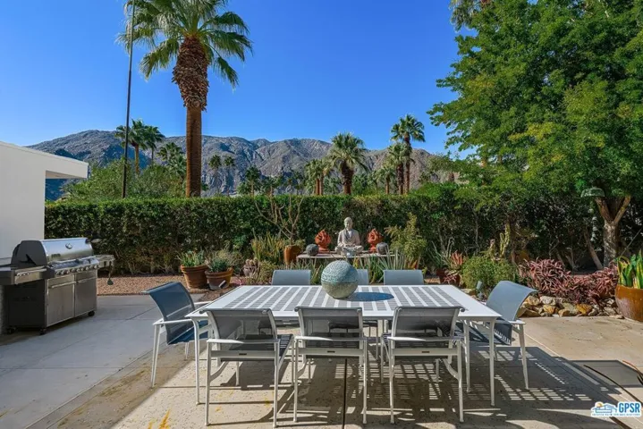 360 N Via Las Palmas, Palm Springs, California 92262