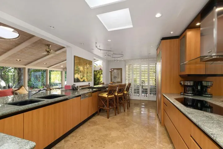 61 Sierra Madre - Kitchen