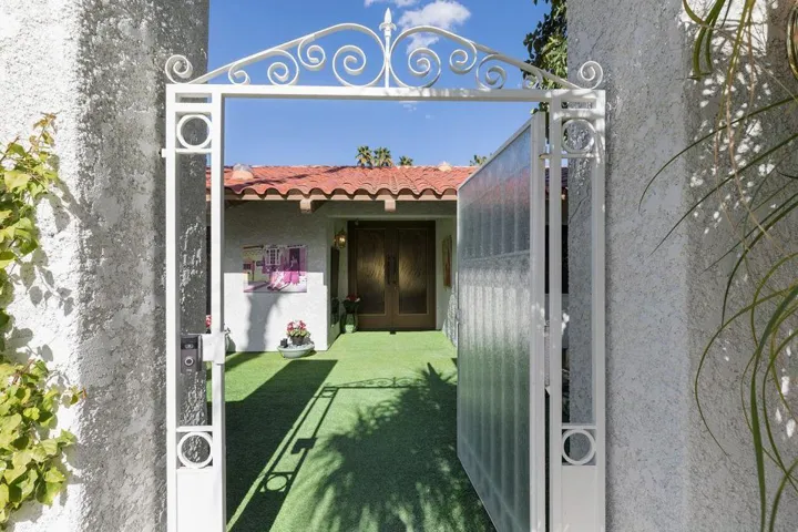 61 Sierra Madre - Front Courtyard Gate
