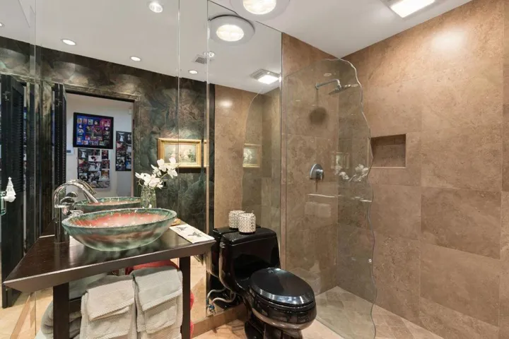 61 Sierra Madre - Third Bathroom