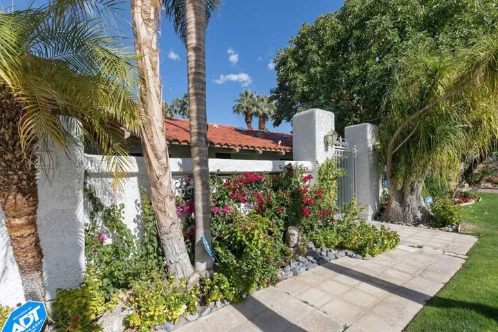 61 Sierra Madre - Front Walkway