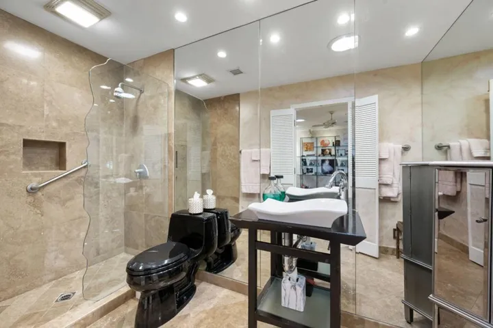 61 Sierra Madre - Second Bdrm Bathroom