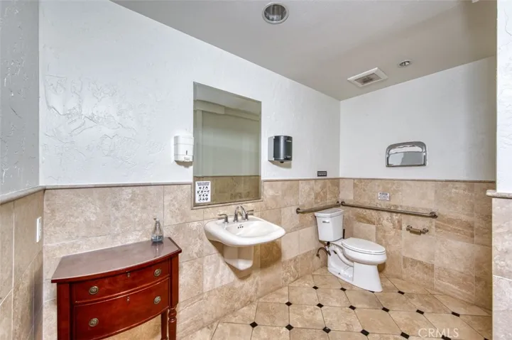 326 Old Newport Boulevard, Newport Beach, California 92663
