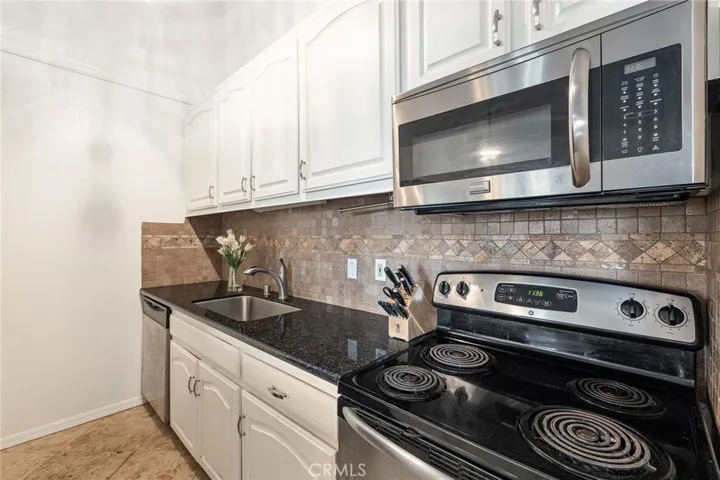 631 S Prospect Avenue 202, Redondo Beach, California 90277