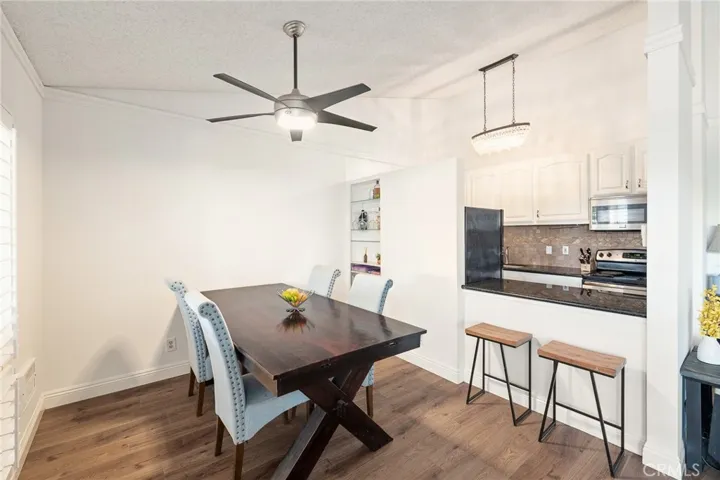 631 S Prospect Avenue 202, Redondo Beach, California 90277