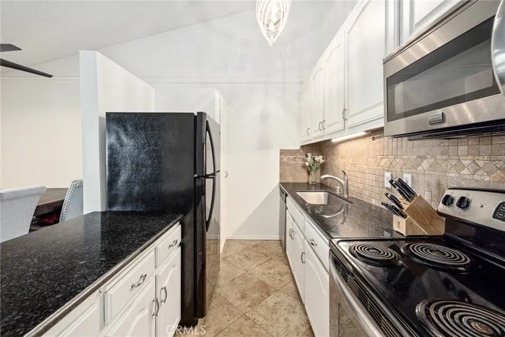 631 S Prospect Avenue 202, Redondo Beach, California 90277