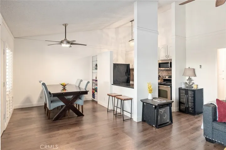 631 S Prospect Avenue 202, Redondo Beach, California 90277