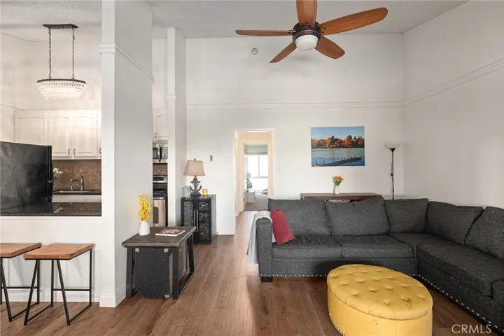 631 S Prospect Avenue 202, Redondo Beach, California 90277
