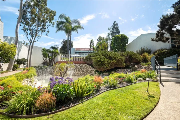 631 S Prospect Avenue 202, Redondo Beach, California 90277