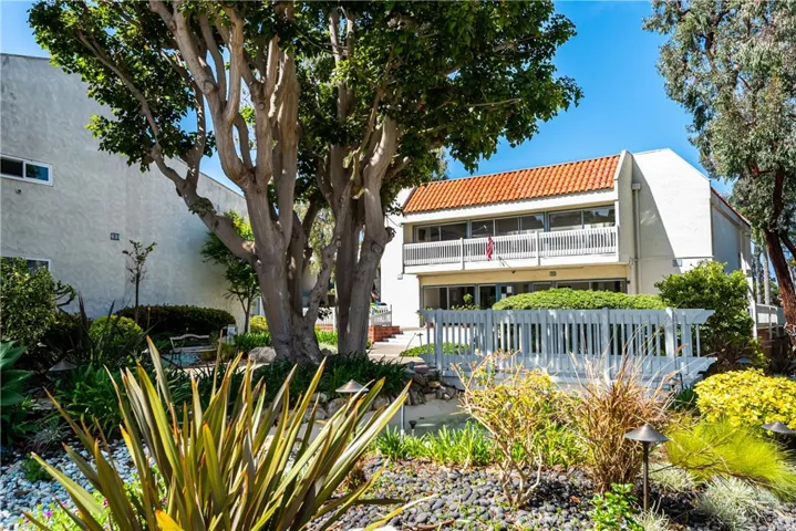 631 S Prospect Avenue 202, Redondo Beach, California 90277